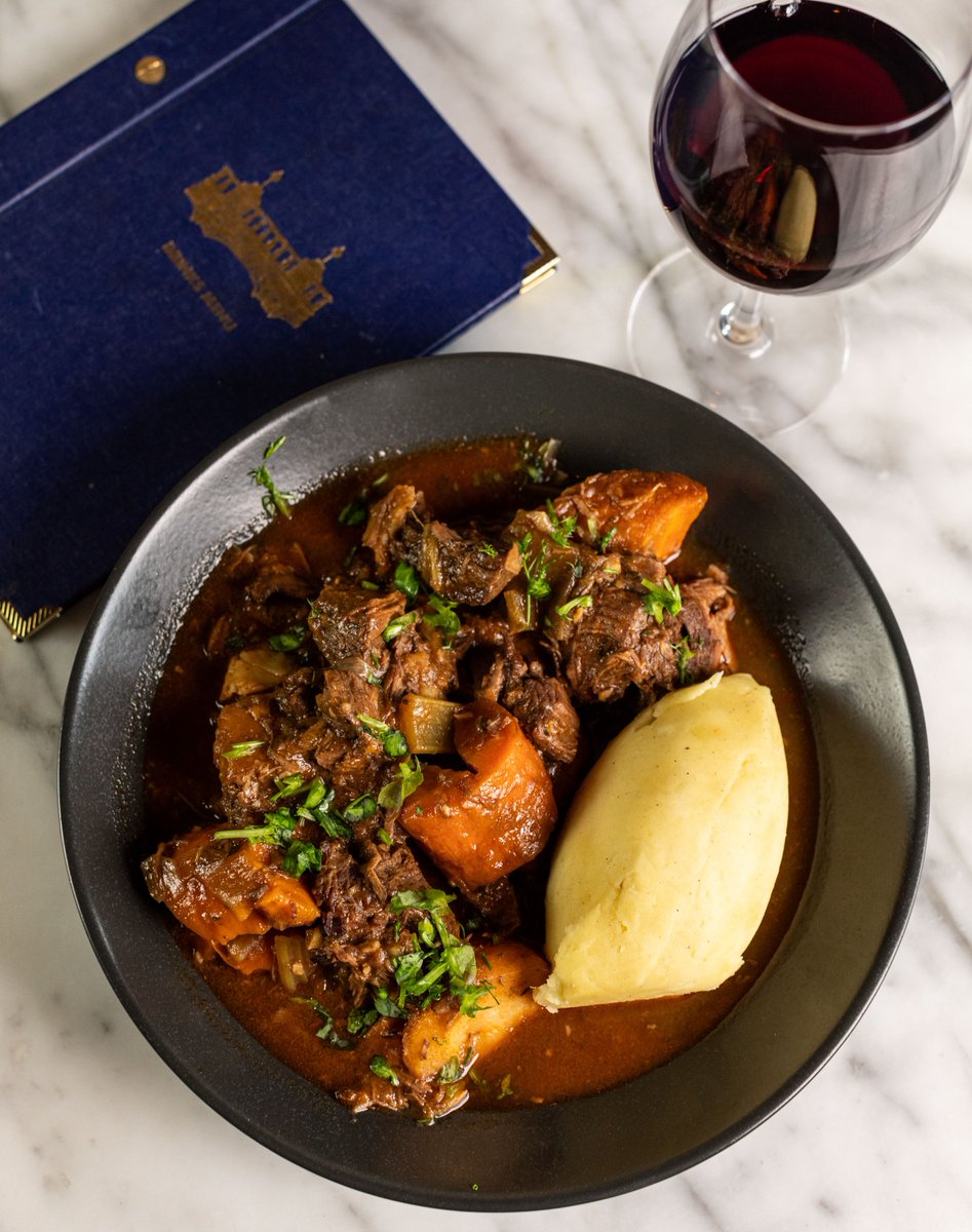 A taste of Ireland ☘️ This is our Irish Stew with Kilkenny Irish Ale braised beef and vegetable stew with mashed potato, served with homemade soda bread😋 To book a table contact hello@thebridge1859.ie #thebridge1859 #irishfood #irishstew #guinness