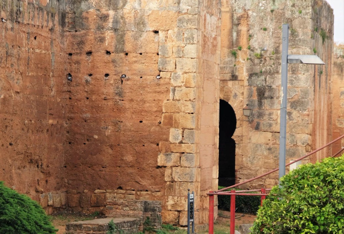 EduLopez1889's tweet photo. De vez en cuando es bueno recordar que en la provincia de Huelva tenemos la única Mezquita rural (Almonaster la Real, s. X) y las únicas murallas andalusíes completas (Niebla, s. XII) que se conservan en toda España. Y no lo recuerdo tantas veces como me gustaría por RRSS. https://t.co/tLgaiWaFC2