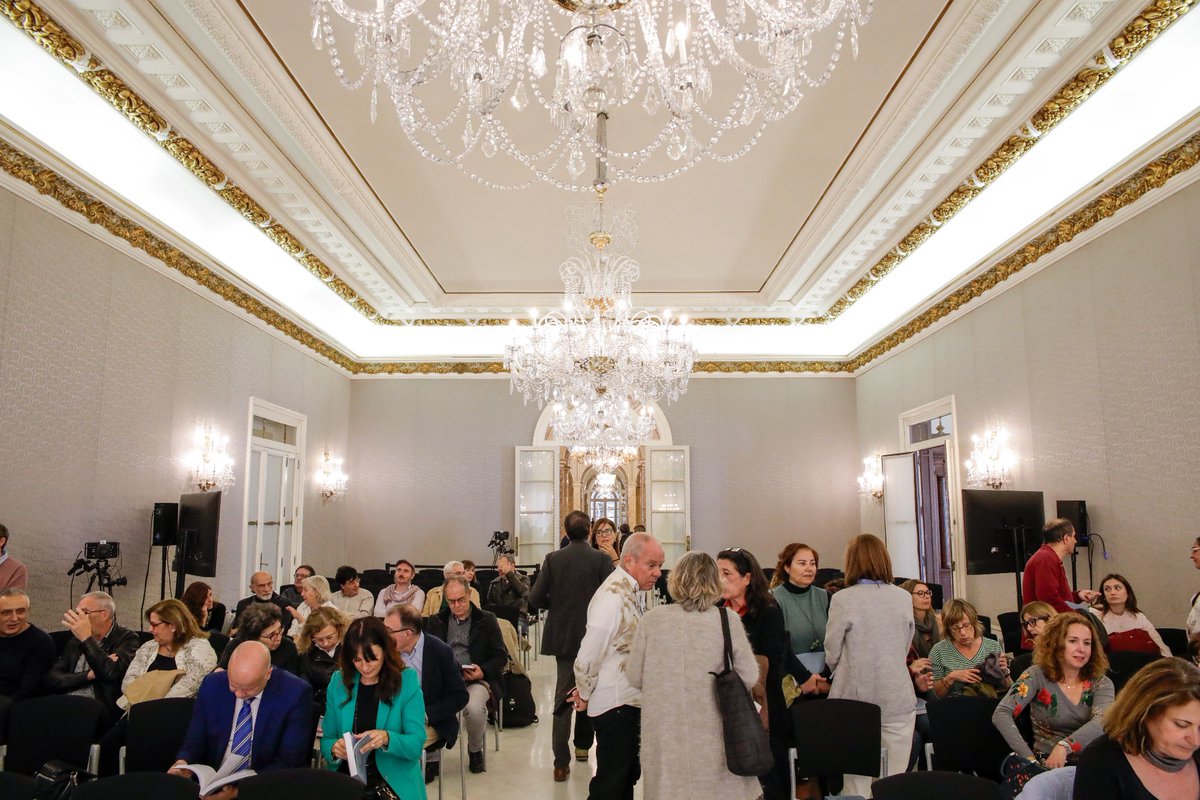 🗂️Som al #PalauPedralbes per la presentació d’un document històric per al sector de l’arxivística, el pla estratègic ‘Arxius 2030. Pla d’arxius i gestió documental de Catalunya’. 

📸Autoritats i arxivers reunits per celebrar un moment fonamental per l’arxivística catalana.