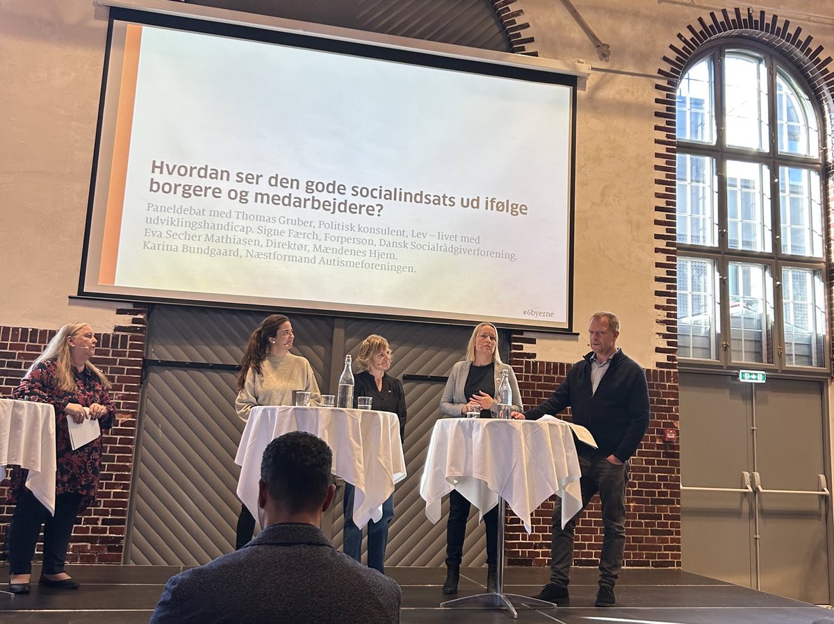 Thomas Gruber (@thomasgruber3) on Twitter photo Tak til <a href="/eva_secher/">Eva Secher Mathiasen</a> <a href="/signefaerch/">Signe Færch</a> og Karin Bundgaard for en god og vigtig debat ved <a href="/mandagmorgen/">Mandag Morgen</a> præsentationen af anbefalinger om socialomr. fra 6-by-samarbejdet. Ikke enig i alt derfra men meget klogere og mere perspektivrigt end det enøjede fokus fra <a href="/tranaes/">Torben Tranæs</a> udvalget. Tak til <a href="/eva_secher/">Eva Secher Mathiasen</a> <a href="/signefaerch/">Signe Færch</a> og Karin Bundgaard for en god og vigtig debat ved <a href="/mandagmorgen/">Mandag Morgen</a> præsentationen af anbefalinger om socialomr. fra 6-by-samarbejdet. Ikke enig i alt derfra men meget klogere og mere perspektivrigt end det enøjede fokus fra <a href="/tranaes/">Torben Tranæs</a> udvalget.