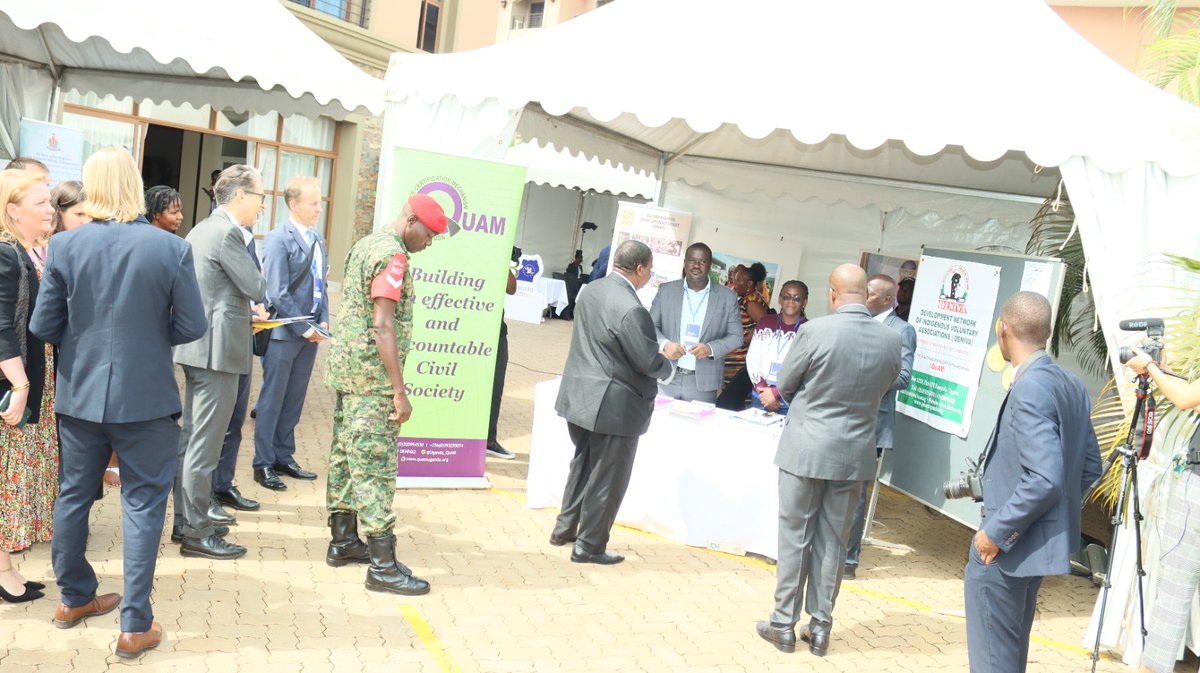 DENIVA_official's tweet image. Minister of Internal Affairs @mia_uga  Hon Minister @otafiire_k  yesterday at the #CSOConvention2023 by @EUinUG and @giz_uganda   visited the DENIVA tent, learnt more about @Uganda_QuAM and DENIVA and appreciated the work well done
@pmagelah @fkolinga @Alberto_Twine