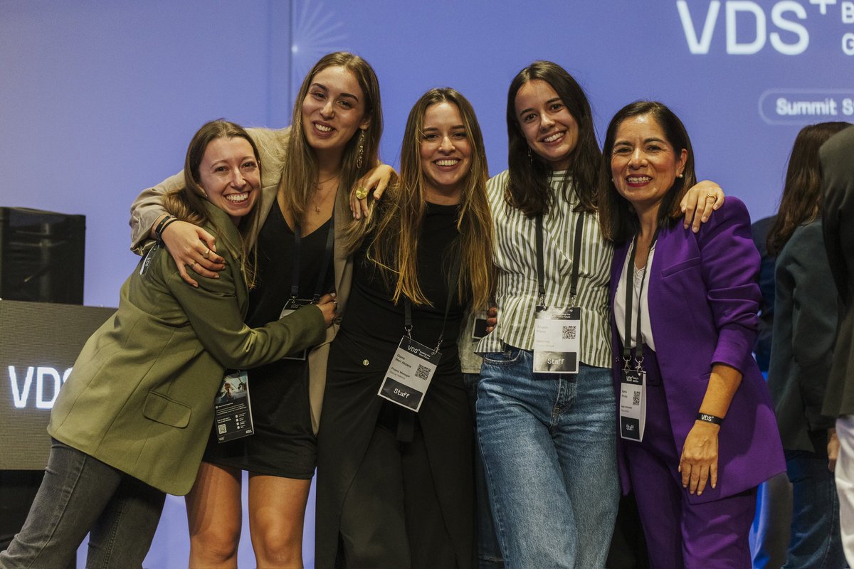 dianameri_'s tweet photo. La semana pasada celebramos la sexta edición de @VDS_event 👀 

Agradecida de formar parte un año más de @Startup_VLC y orgullosa de las cifras record de #VDS2023 ⬇️

+12.000 attendees, +500 speakers, +170 stands y +1500 startups reunidas en @CACiencies 🤩

¡A por #VDS2024! 🚀 https://t.co/8GqK95pq14