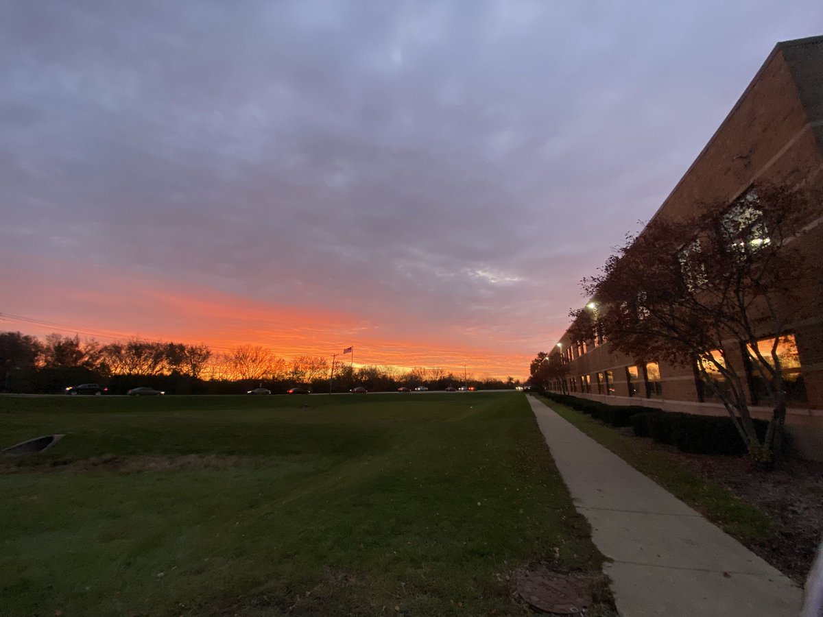 mgscott01's tweet photo. Friday sunrise report. https://t.co/3bLIJkY4Wt