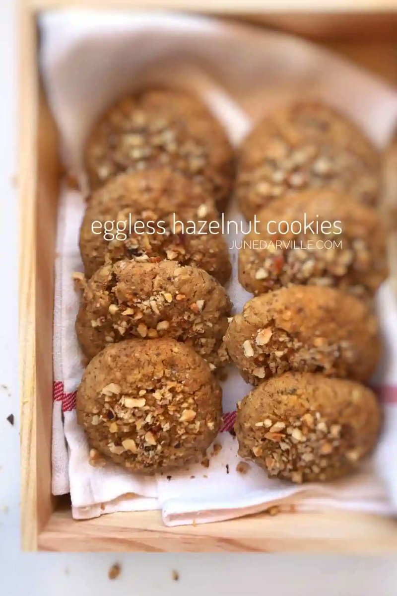 🍪 𝐄𝐠𝐠𝐥𝐞𝐬𝐬 𝐇𝐚𝐳𝐞𝐥𝐧𝐮𝐭 𝐂𝐨𝐨𝐤𝐢𝐞𝐬 🍪 Looking for an eggless sweet treat to accompany your afternoon cup of tea or #coffee? Try out these #eggless #hazelnut #cookies! #baking 🍪 𝐑𝐞𝐜𝐢𝐩𝐞 >> junedarville.com/eggless-hazeln…