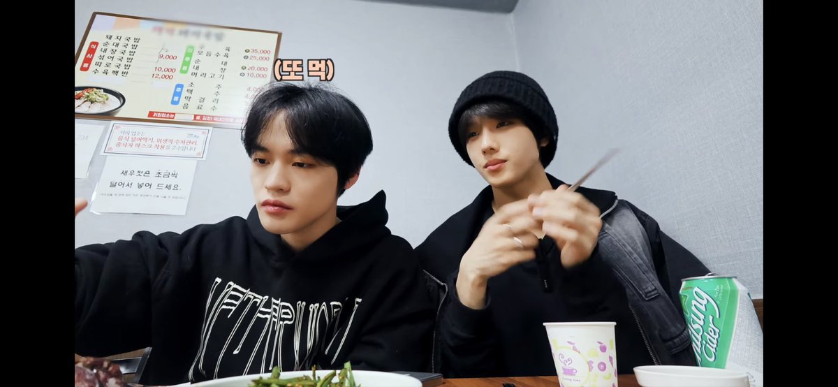 wasssssang's tweet image. 커플 브이로그에서 본 것 같은 기시감이 ㅅㅂ