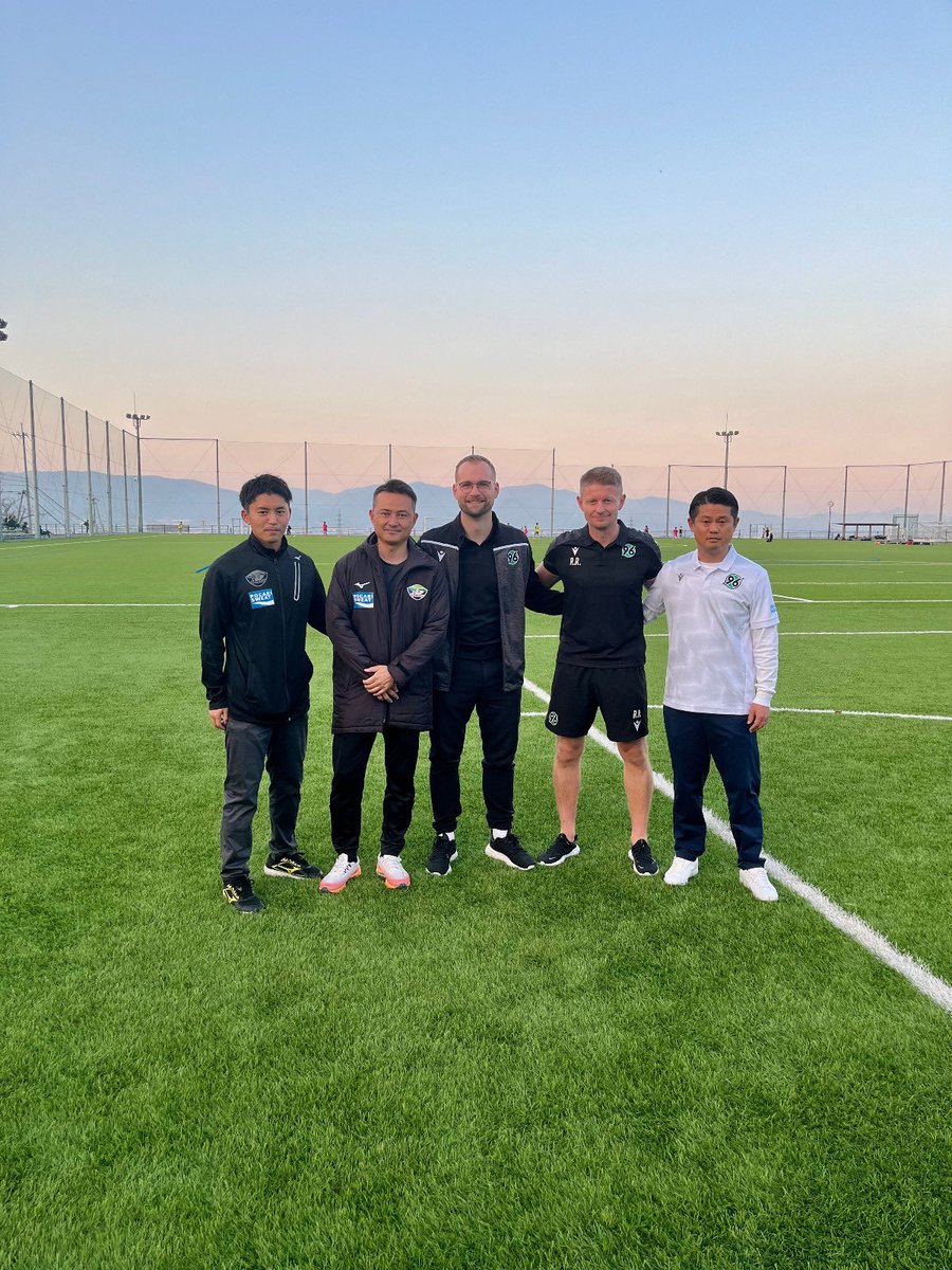 96Akademie's tweet photo. Fußballschulleiter Arne #Kübeck und #96U17 Torwarttrainer Roland #Rasch sind in Japan 🇯🇵 bei @vortis_pr angekommen. Weitere Bilder folgen in den nächsten Tagen 📸
Alle Informationen zu der Japanreise findet ihr auf unserer Website
#96Akademie #H96 #NiemalsAllein
⚫️⚪️💚 https://t.co/T0iKAWK4id