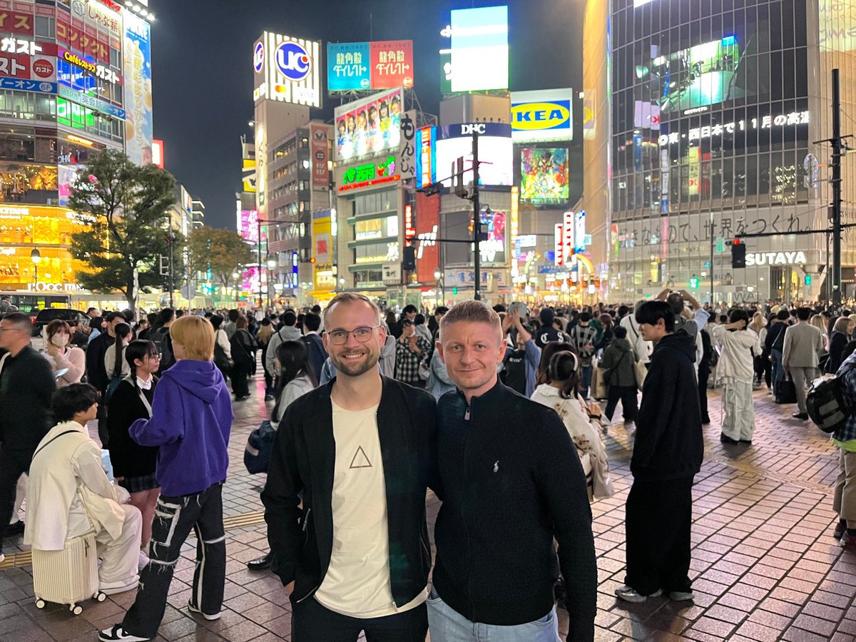 96Akademie's tweet photo. Fußballschulleiter Arne #Kübeck und #96U17 Torwarttrainer Roland #Rasch sind in Japan 🇯🇵 bei @vortis_pr angekommen. Weitere Bilder folgen in den nächsten Tagen 📸
Alle Informationen zu der Japanreise findet ihr auf unserer Website
#96Akademie #H96 #NiemalsAllein
⚫️⚪️💚 https://t.co/T0iKAWK4id