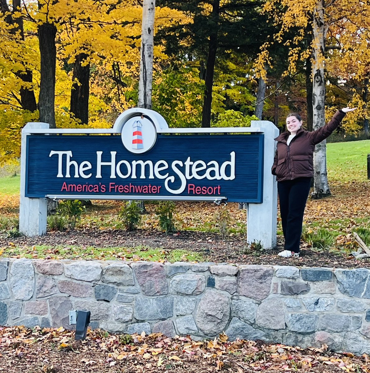 INTERN TO PRACTICING PROFESSIONAL! From the Event Sales & Wedding Intern (selfie!) at The Homestead to being hired as their Event Sales Associate (at the sign) after the first 8 weeks of her internship! CONGRATS MIRANDA GREEN! FAST TRACK IN FINCH! @cmuniversity @cmuehs @cmualumni