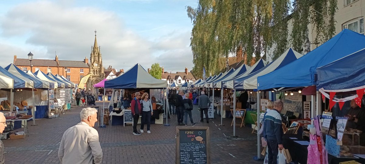 Happy Saturday Stratford! 🌟 It's Rother Street Market Day, filled with vibrant stalls and community spirit. 😄🛍️ #RotherStreetMarket #SaturdayVibes