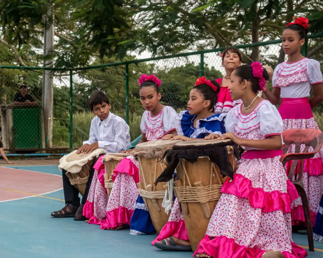 frocamadre's tweet photo. Nuestra Escuela de Música en La Esperanza, Toluviejo, participó en la semana cultural de esta comunidad con una impresionante presentación en vivo.

#montesdemaria #toluviejo #musicatradicional #gaitasytambores https://t.co/KnA8h6yjjs