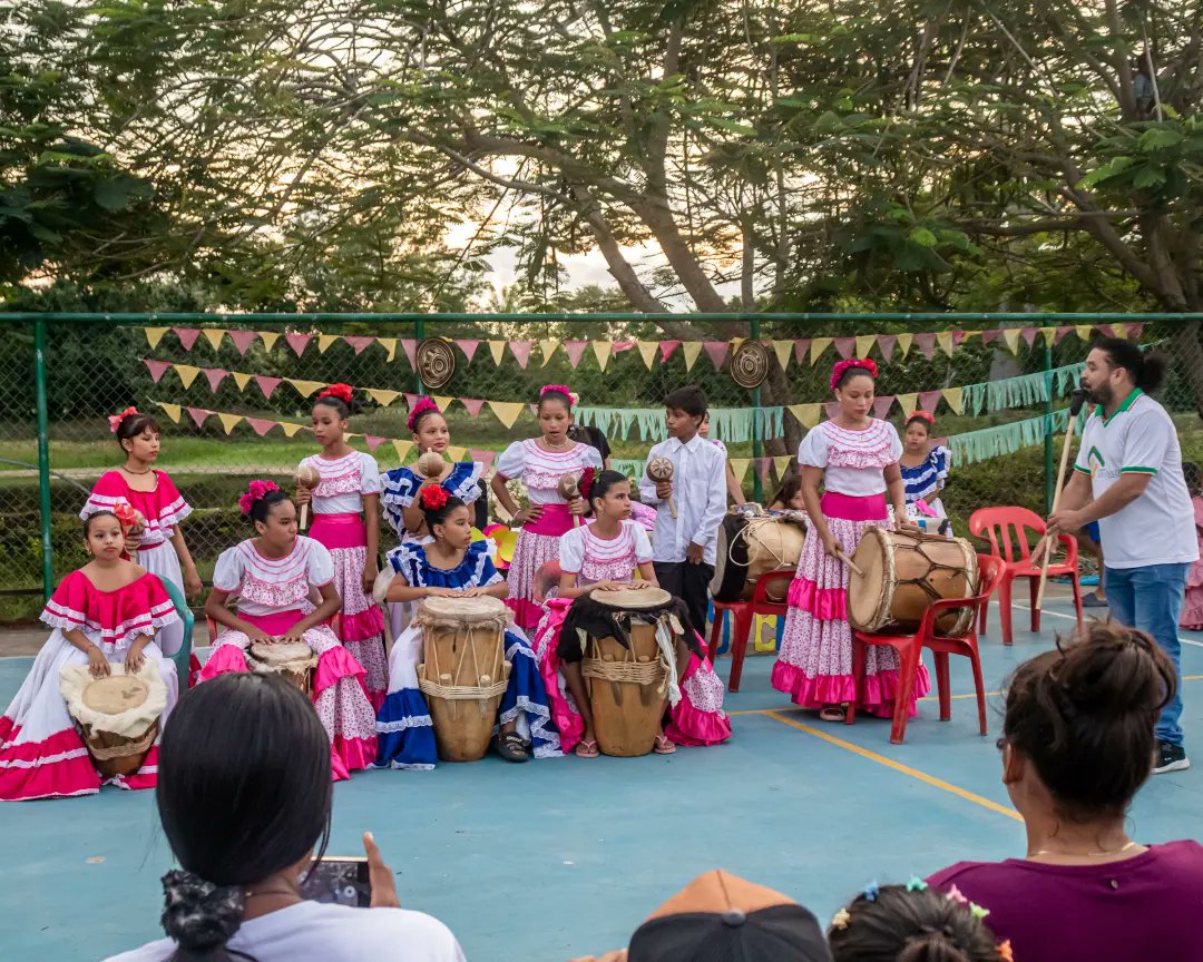 frocamadre's tweet photo. Nuestra Escuela de Música en La Esperanza, Toluviejo, participó en la semana cultural de esta comunidad con una impresionante presentación en vivo.

#montesdemaria #toluviejo #musicatradicional #gaitasytambores https://t.co/KnA8h6yjjs