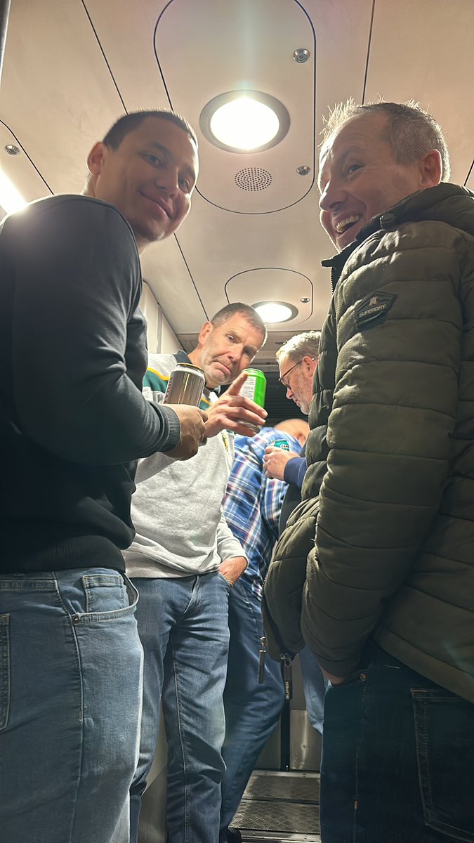 prbeck67's tweet photo. @HorshamFC @BarnsleyFC @IsthmianLeague @VisitHorsham Standing room only on the train https://t.co/Ejo3P863Ad