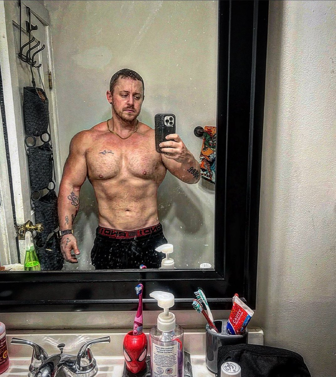 5am workout to get the day started before hitting the road for our anniversary trip to the mountains. 
#flex #bodybuilder #bodybuilding #muscle #muscles #body #strong #pump #gains #gym #fit #fitness #fitguy #gymlife #lifestyle #selfie #fitfam #grow #fatloss #weightloss #diet