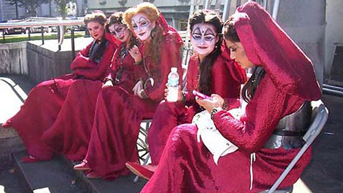 DoctorWhoPN's tweet photo. Behind the scenes of 'The Fires of Pompeii'  #VolcanoDay🌋 #DoctorDonnathon 
https://t.co/rsDyn3CWKa https://t.co/i5XplX5tf0