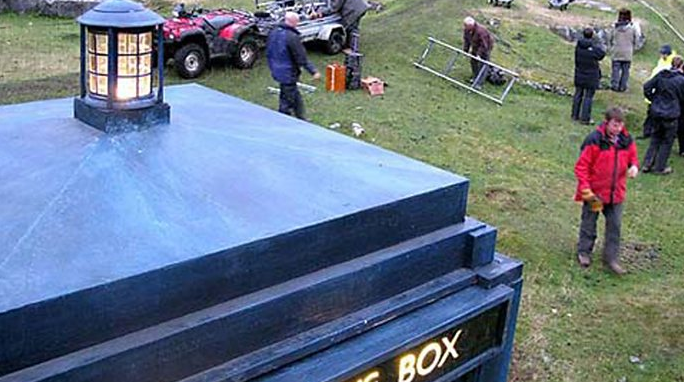 DoctorWhoPN's tweet photo. Behind the scenes of 'The Fires of Pompeii'  #VolcanoDay🌋 #DoctorDonnathon 
https://t.co/rsDyn3CWKa https://t.co/i5XplX5tf0
