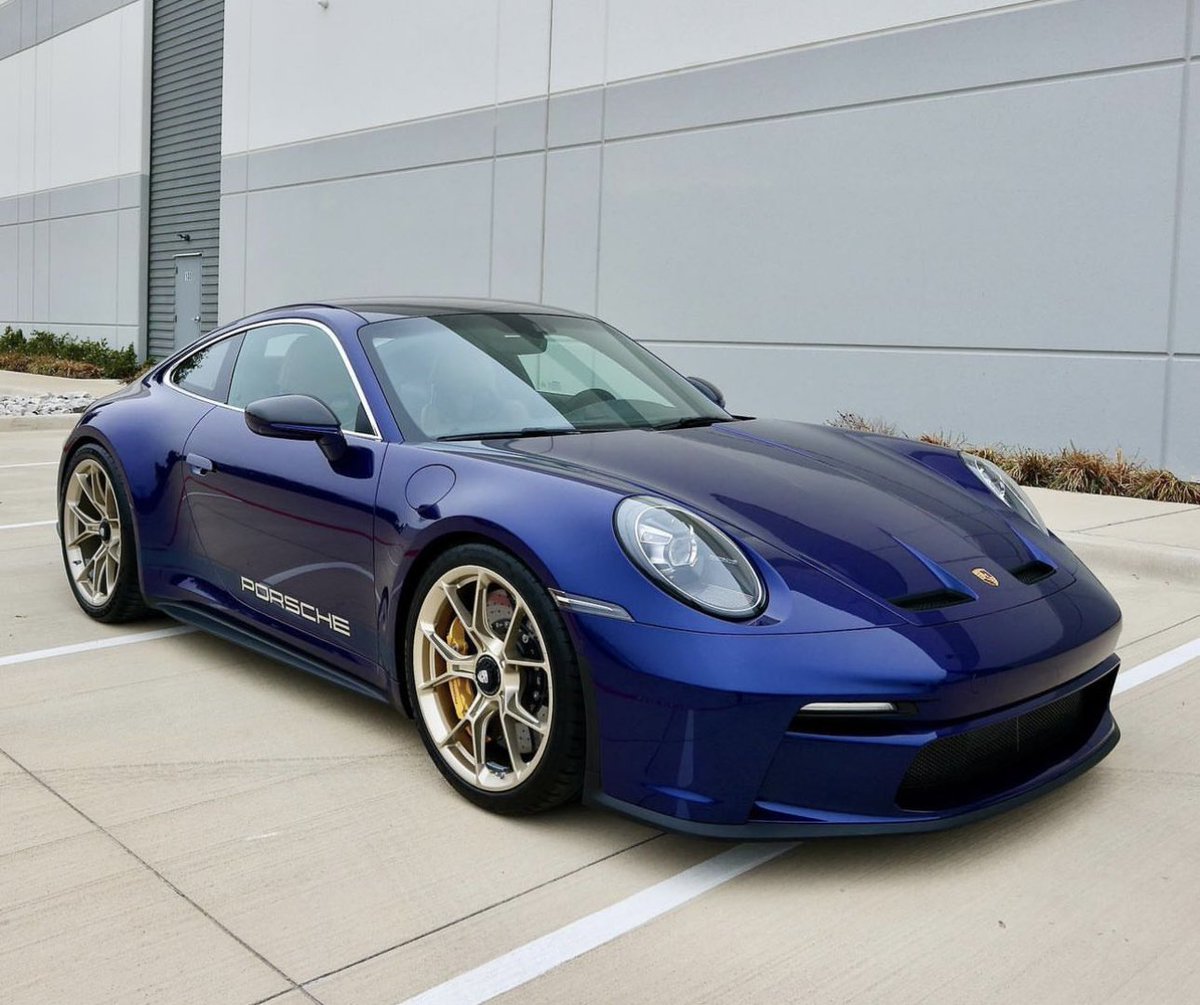PorscheCIub's tweet image. Paint-to-Sample Iris Blue 992 GT3 Touring