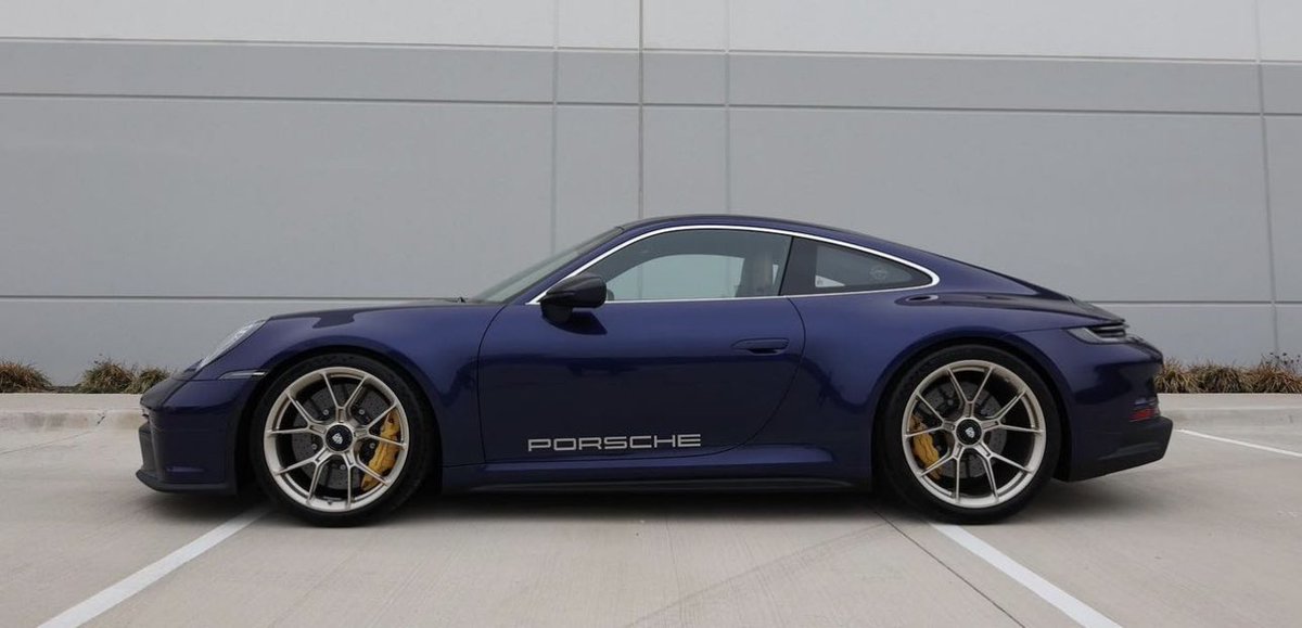 PorscheCIub's tweet image. Paint-to-Sample Iris Blue 992 GT3 Touring