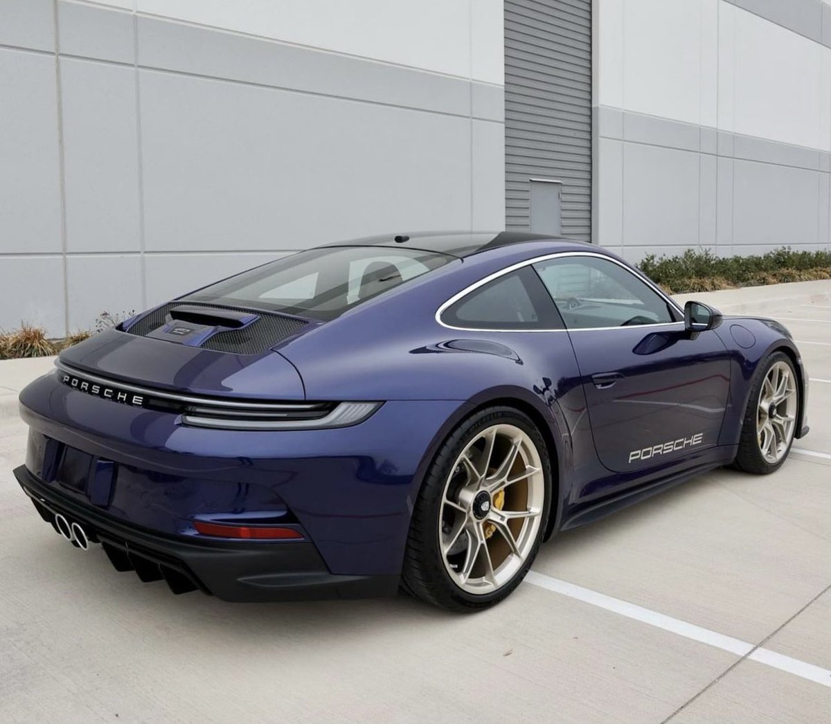 PorscheCIub's tweet image. Paint-to-Sample Iris Blue 992 GT3 Touring