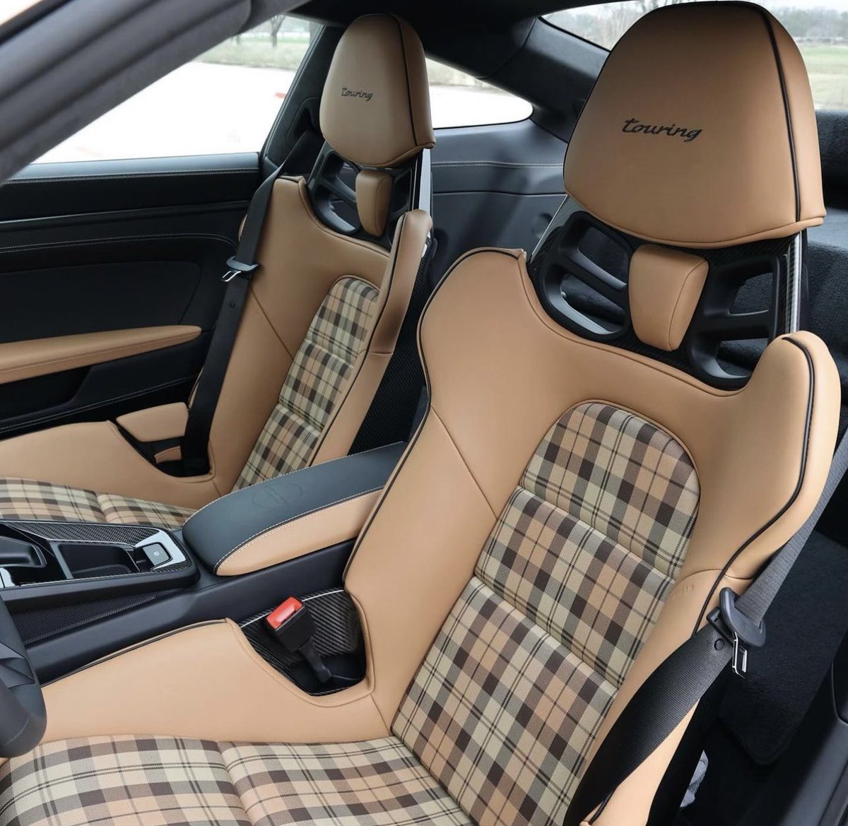 PorscheCIub's tweet image. Paint-to-Sample Iris Blue 992 GT3 Touring