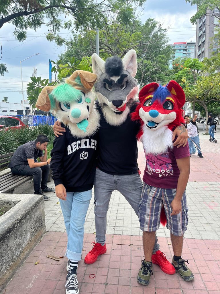 JibepGomis's tweet photo. Los papus y yo 😈 #furry #fridayfursuit https://t.co/RfCleovAsy