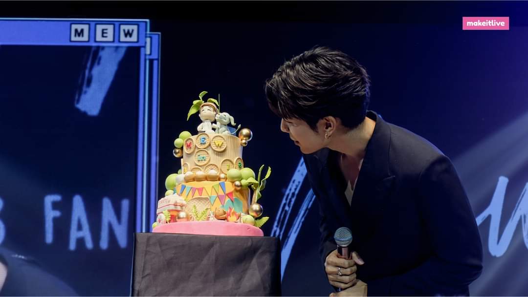 makeitliveasia's tweet photo. And thank YOU for being a part of #MewInManila2023 and creating one of the happiest memories we will always hold close to our hearts. What was your favorite MEWment from his fanmeet in Manila? 💗

📸 Rinna Leong https://t.co/y2Kcq6t4sp