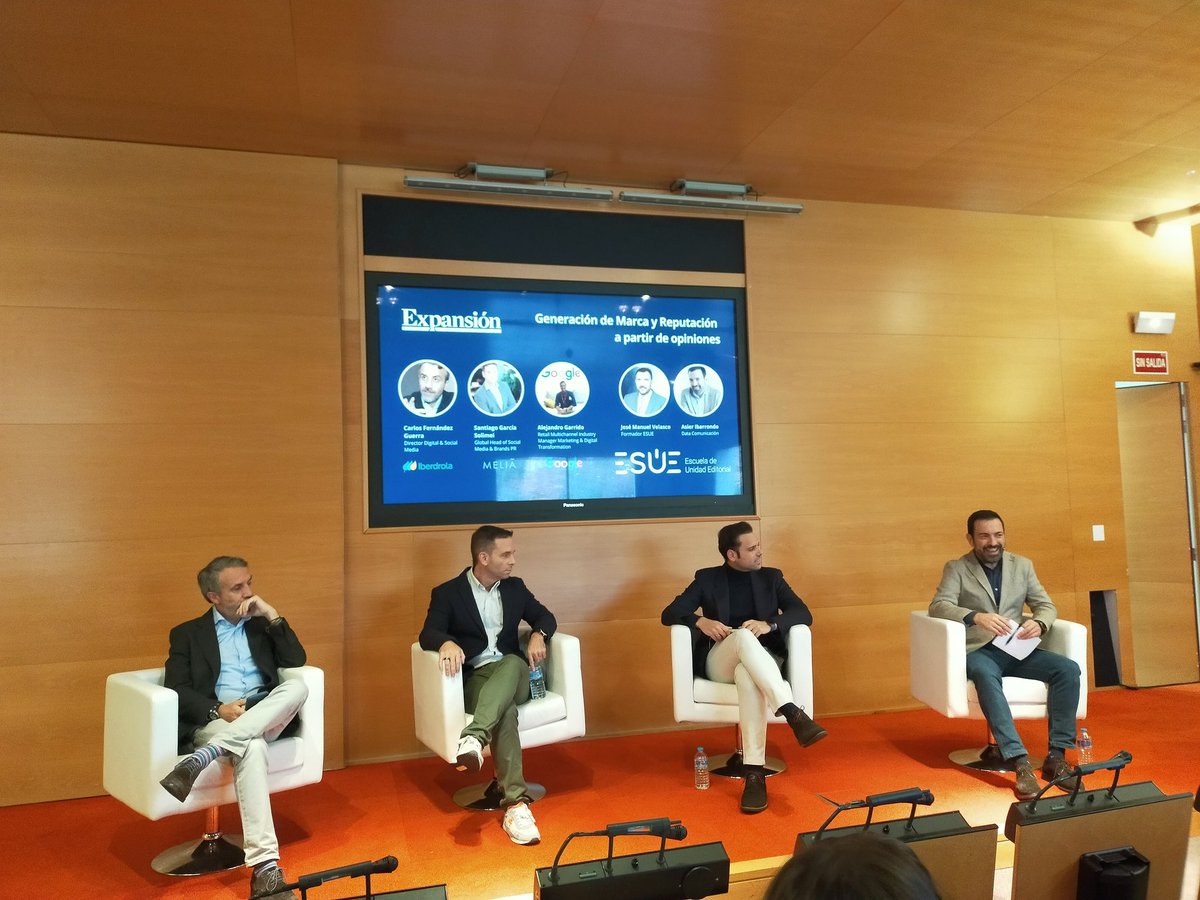 "Una mala reseña a la que se contesta con datos e información termina siendo más positiva que una buena". 
Muy interesante la charla sobre Generación de Marca y Reputación en <a href="/EscuelaUE/">ESUE</a>