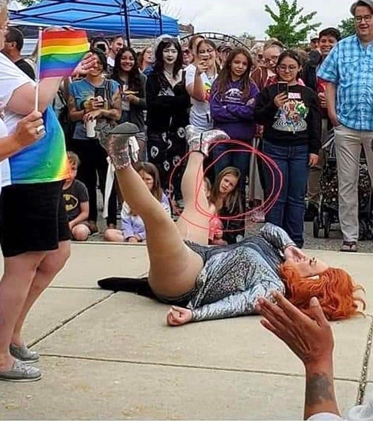 Sondeo Tuitero 

Llevarías a tus hijos a este tipo de espectáculos?

NO: 🔄
SÍ: ♥️
.
.