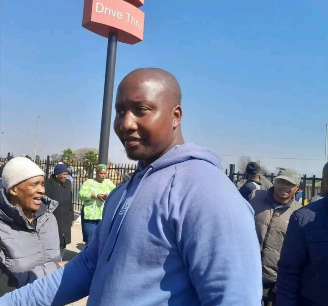 joy_zelda's tweet image. Xolani Khumalo must open an YouTube channel we will support him 
RETWEET if you agree 
Moja Love 
Jub Jub