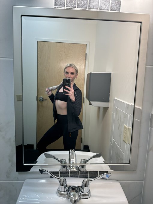 Happy Friday 🥳💪 https://t.co/eiOa5Hs8pw