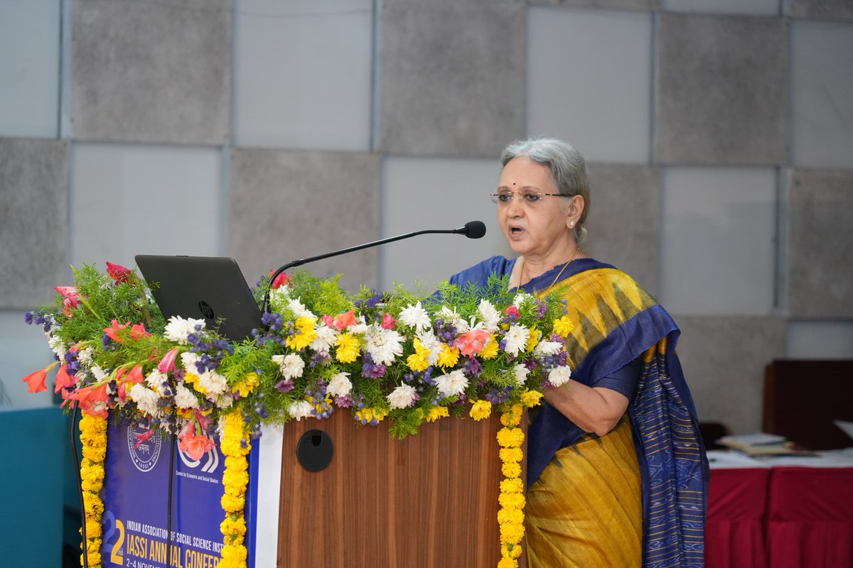 CESS (@cessicssr) on Twitter photo The Tarlok Singh Memorial Lecture at #22IASSIConference by Prof. <a href="/PrabhuSeeta/">Dr. Seeta Prabhu</a> on 'Managing Development Policies amidst Polycrisis: The 21st Century Conundrums and Challenges' delved into the challenges of managing development policies in today's multifaceted crises. The Tarlok Singh Memorial Lecture at #22IASSIConference by Prof. <a href="/PrabhuSeeta/">Dr. Seeta Prabhu</a> on 'Managing Development Policies amidst Polycrisis: The 21st Century Conundrums and Challenges' delved into the challenges of managing development policies in today's multifaceted crises.