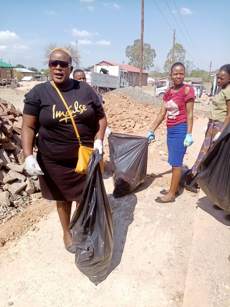 hwangetown's tweet photo. Thank you everyone for participating at today's Clean-Up Campaign. Remember! Cleanliness starts with you and ends with you @HwangeResidents @EMAeep @WhangeYouth @MOTHI_ZIMBABWE @LyejaFM @FloraNgwenya @SallyChirwa @real_Godfatha @Vostile1 https://t.co/WPdrLxWjjp