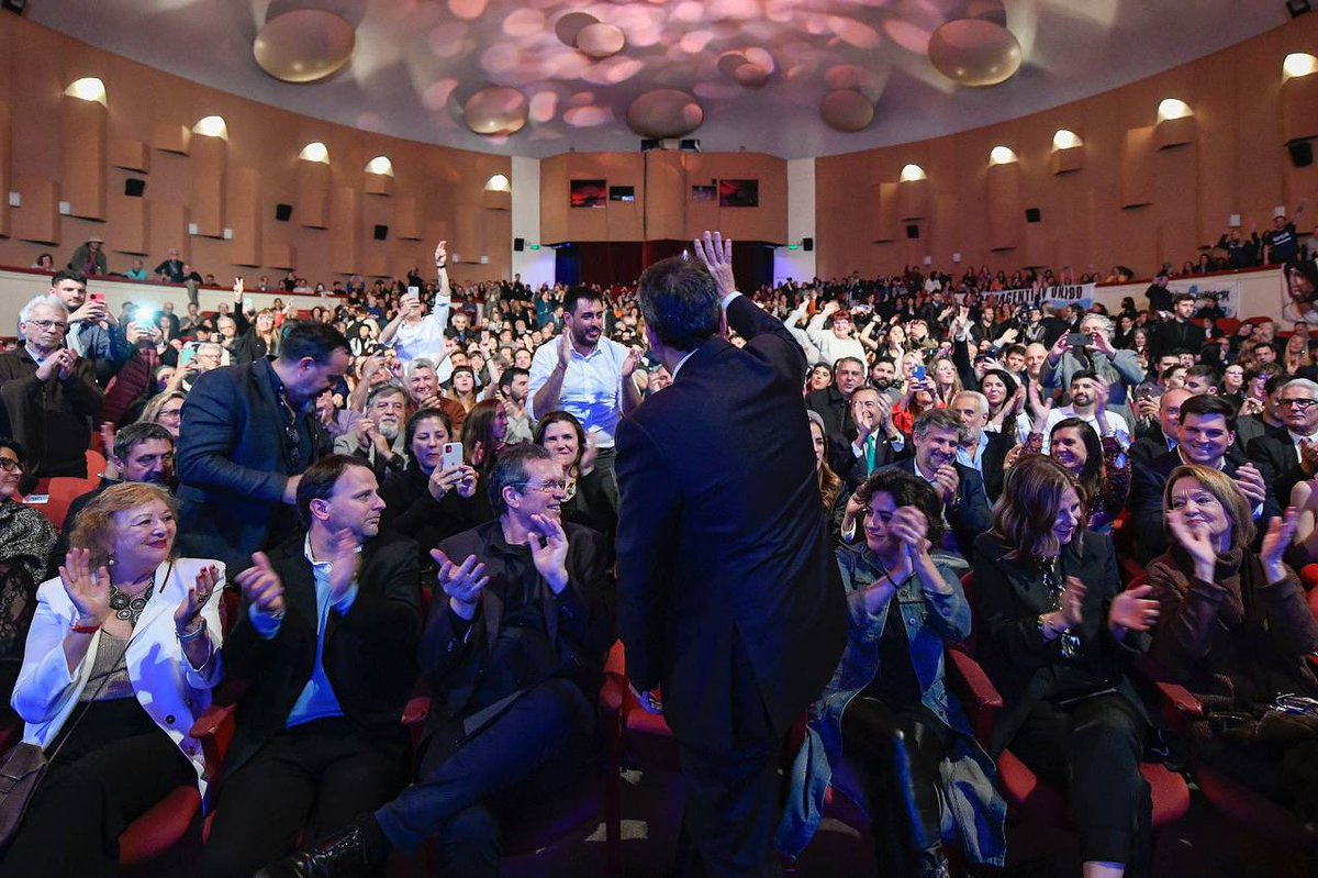 “El cine es una industria que genera trabajo, divisas, que muestra la Argentina al mundo y que, además, nos permite como sociedad reconstituir y construir permanentemente un sistema de valores”. 

📸 — <a href="/SergioMassa/">Sergio Massa</a> participó de la apertura del Festival de Cine de Mar del Plata.