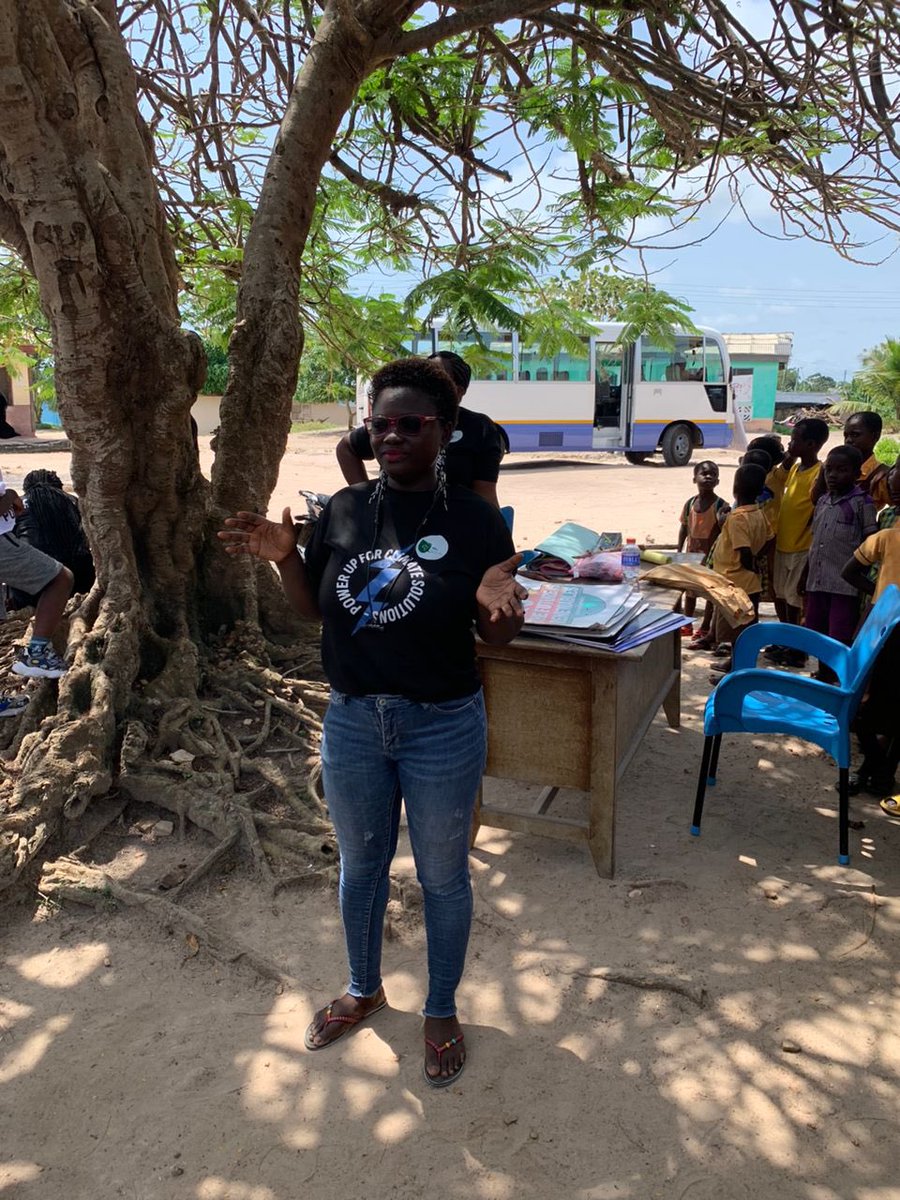 350GROC's tweet photo. #PowerUp Ekumfi Aboano, Ghana‼️
The future is ours!! Charging the students of Srafa Aboano D/A Basic School to fight for their environment by contributing to the mitigation of #ClimateChange in 🇬🇭
#RE4Communities https://t.co/eX4qiFmfsM