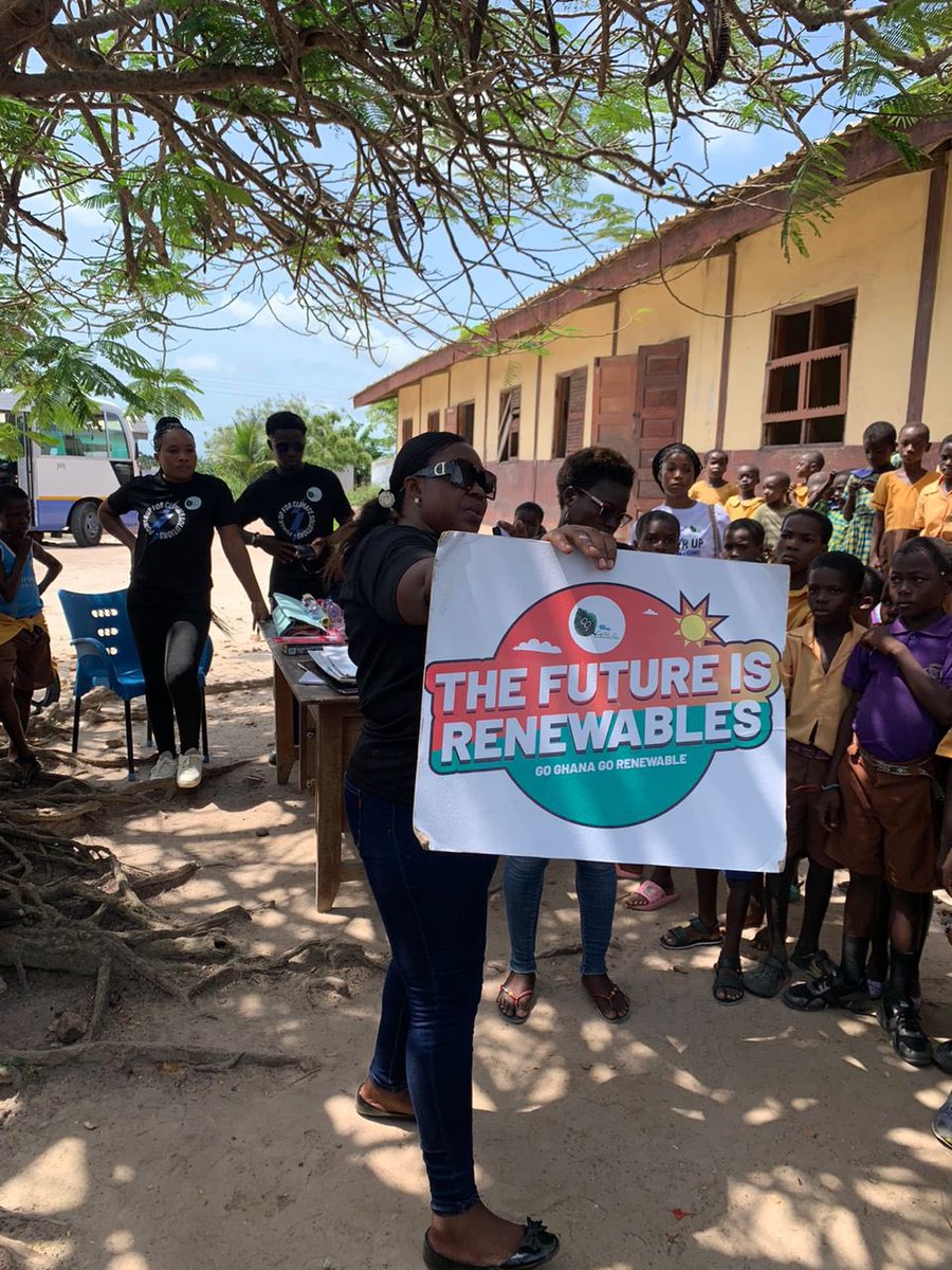 350GROC's tweet photo. #PowerUp Ekumfi Aboano, Ghana‼️
The future is ours!! Charging the students of Srafa Aboano D/A Basic School to fight for their environment by contributing to the mitigation of #ClimateChange in 🇬🇭
#RE4Communities https://t.co/eX4qiFmfsM