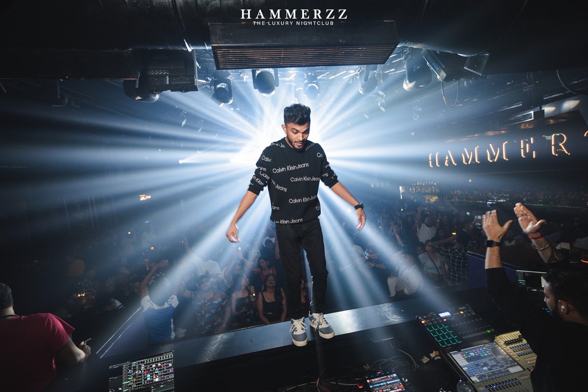 djsahilnrg's tweet photo. This feeling never gets old – making the crowd lose it every night!⚡
#djsahilnrg
@hammerzznightclub
📸: @_melchy_p.h.y
#nightout #nightlife #dj #djlife #djsahil #club #luxury #luxurylifestyle #liesure #party #goanightlife #lifestyle #music #partytime #groove #goa https://t.co/UlnsLUPCQG