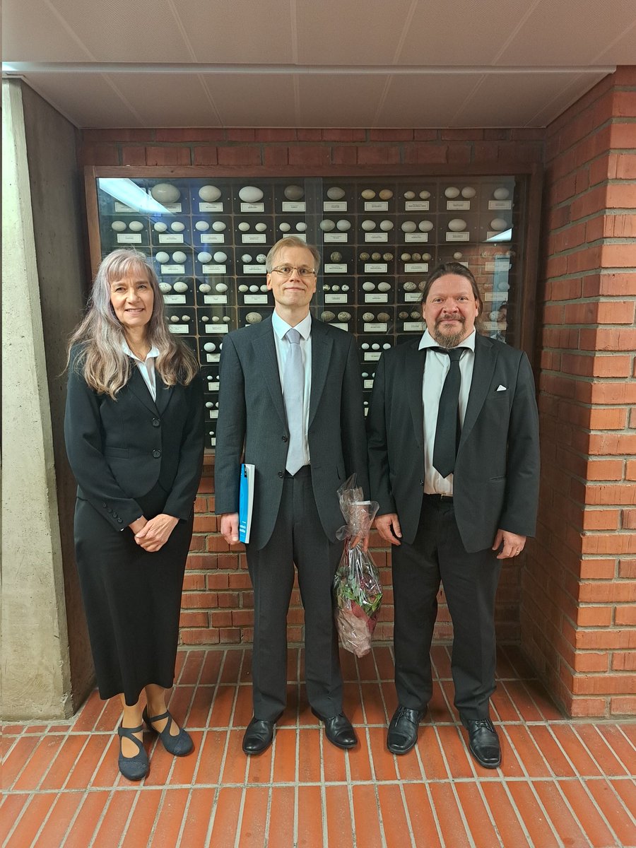 Teemu Tahvanainen (@teemutahvanain) on Twitter photo Valmista tuli, väitöskirja tarkastettu. Kustos <a href="/TimoKumpula1/">Timo Kumpula</a> ei haukotellut kertaakaan ja vastaväittäjä <a href="/AnneTolvanen/">Anne Tolvanen</a> piti sopivasti jännitystä yllä. Onnittelemme Antti Sallista! <a href="/UEFGeoHistory/">Historia- ja maantieteiden laitos, UEF</a> Valmista tuli, väitöskirja tarkastettu. Kustos <a href="/TimoKumpula1/">Timo Kumpula</a> ei haukotellut kertaakaan ja vastaväittäjä <a href="/AnneTolvanen/">Anne Tolvanen</a> piti sopivasti jännitystä yllä. Onnittelemme Antti Sallista! <a href="/UEFGeoHistory/">Historia- ja maantieteiden laitos, UEF</a>