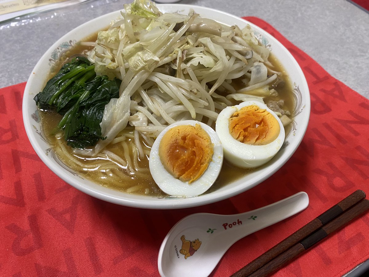 1983spacer's tweet photo. 夕飯にラーメン🍜リクエストしたら、二郎系出てきちゃったよ！
太りそうだけど、最近良く動いてるからええよな🤣いっちゃいます。 https://t.co/Vxbsi3aCFc