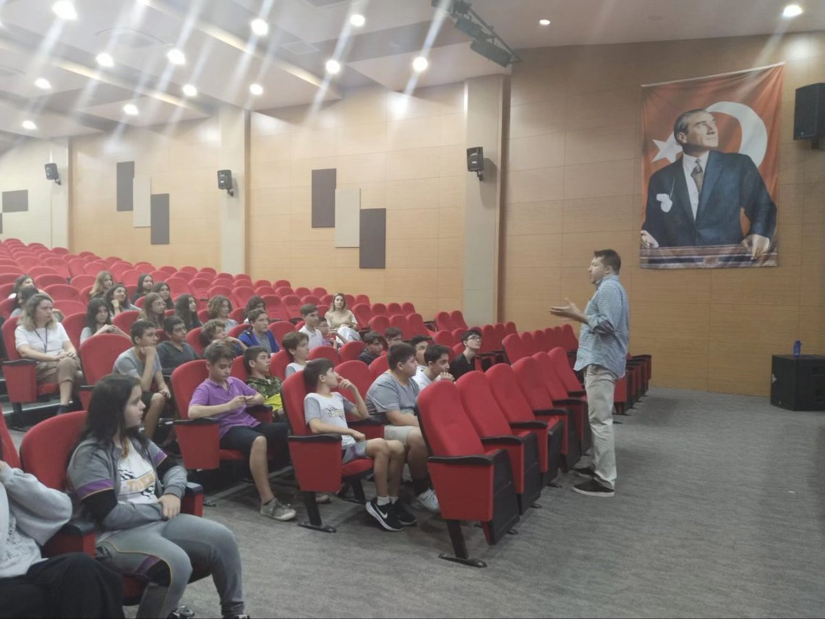 UONarlidere's tweet photo. Psikolojik Danışman https://t.co/B5lyPeKTVvış Sezgin, 8.sınıf öğrencilerimiz ile "Hayatımız Sınav" motivasyon konuşması gerçekleştirdi.
#uğurluolmak 💜 https://t.co/3CSwqKwF8c
