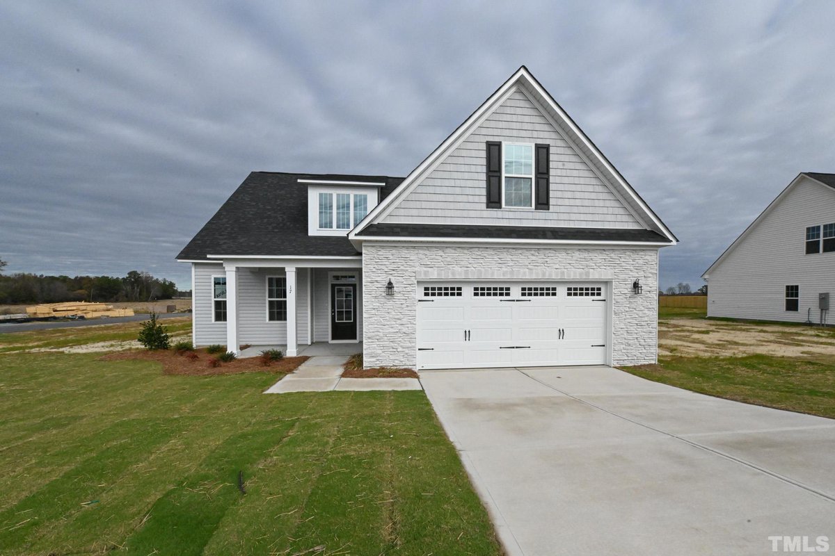 jsjbuilders's tweet image. Say hello to this beauty at 17 Looping Horse in Angier’s luxurious Langdon Ridge community! Visit our website for more details and photos of this beautiful home! jsjbuildersnc.com/New-Home-For-S…

#JSJBuilders #NCHomebuilders #AngierNC #LangdonRidge