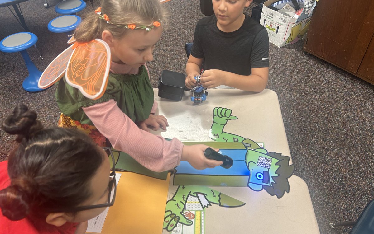 h_j_russ's tweet photo. Halloween wouldn’t be complete without assembling Frankenstein’s body back together in a @breakoutEDU  3rd Grade @hildebranroyals were lock stars today! So much fun! https://t.co/lbpBxRMh4f