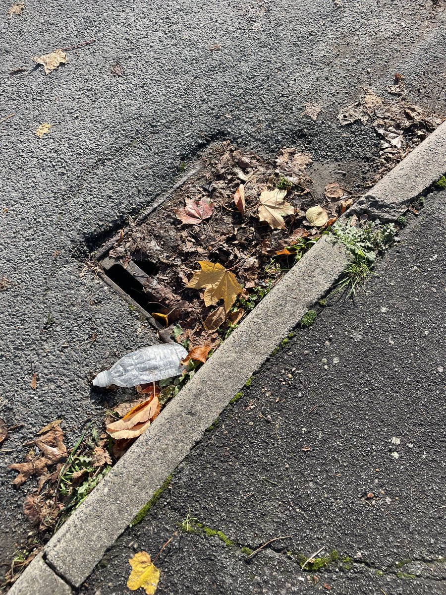 TerryJermyMP's tweet photo. Out speaking with residents this morning on Florence Barclay Close with Cllr Terry Land - picking up casework and listening to people’s opinions on a number of issues. https://t.co/clbkIRTwxZ