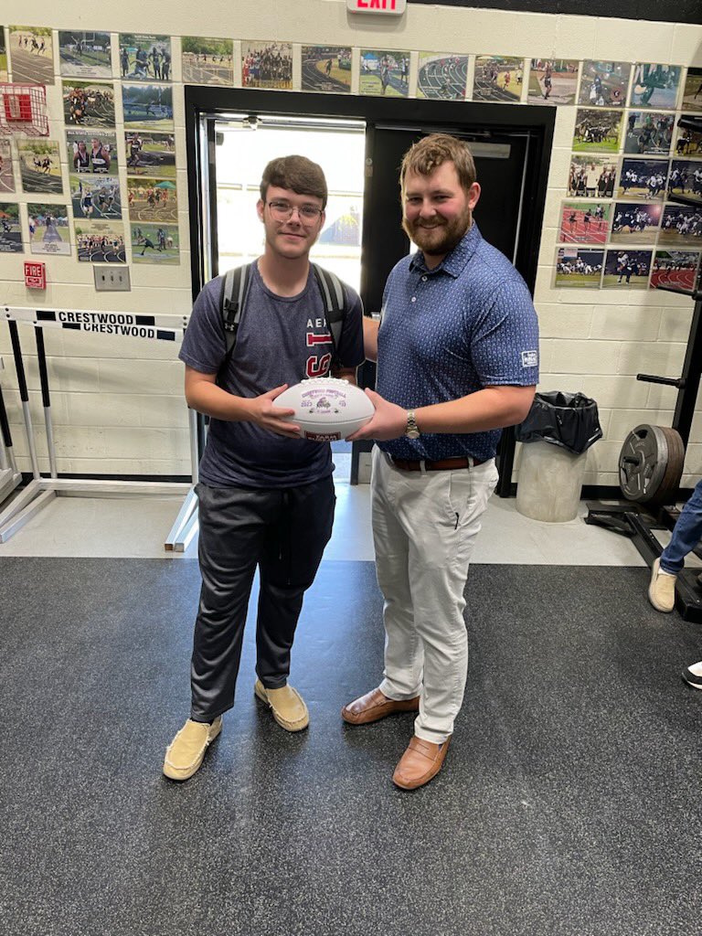 Congratulations to Long Snapper Wesley Henderson on being named Farm Bureau Heart of A Champion award winner for his play vs Lakewood last Friday Knight. Great job Wesley. #ShieldsUp #TheKnightWay 🛡️⚔️
