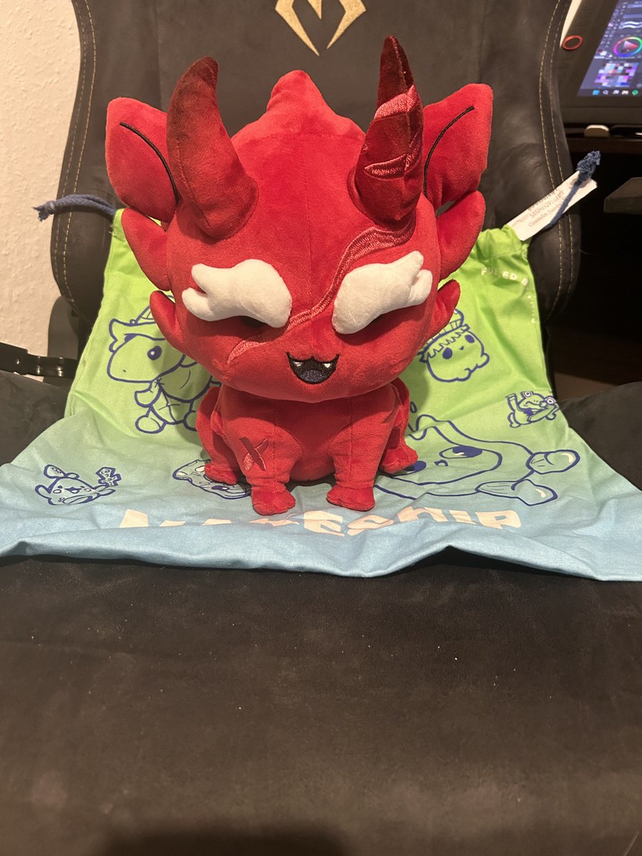 InumiiChan's tweet photo. MY YOCLESH PLUSHIE ARRIVED AAAAA LOOK AT THE CUTIE!! im so happy with it its really soft and honestly bigger than expected!
#yoccimerch #makeship https://t.co/NT0VwDzqWX
