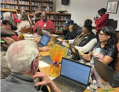 UCPS_ESL's tweet photo. ESL Professional Development with @MonroeHSNC and #Hanginghashtags. Teachers learning about the @WIDA_UW ACCESS testing. @ucpsnc @AGHoulihan @elenia_daniels https://t.co/ZKrh0tAaUg