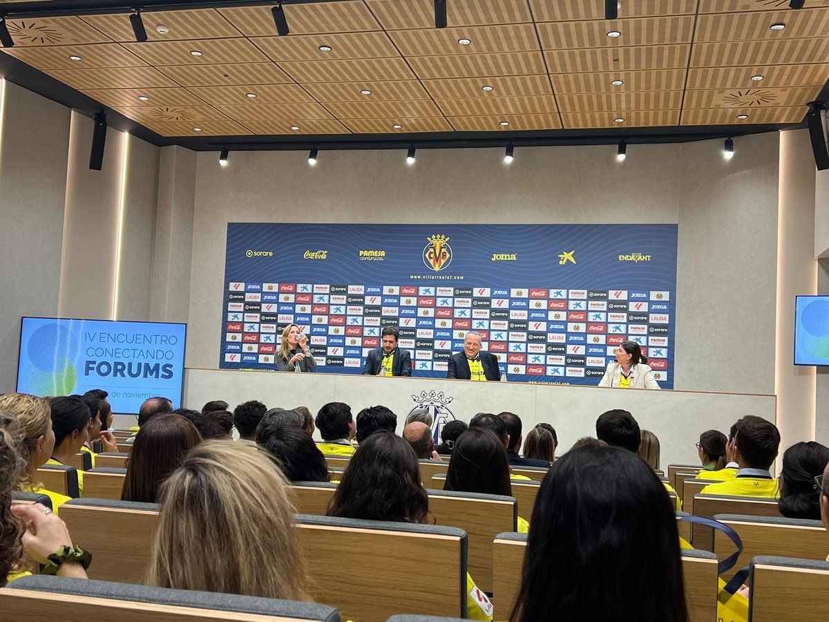 AEFAragon's tweet photo. 👥🔝 Más de 100 personas participamos en #ConectandoForums23, en el que estamos aprendiendo de los testimonios de @Porcelanosa_es, Pamesa Grupo Empresarial (@pamesaceramica), @VillarrealCF.
¡Desde la @AEFAragon estamos encantados de participar y colaborar en el encuentro! https://t.co/AqgW1hK8Dp