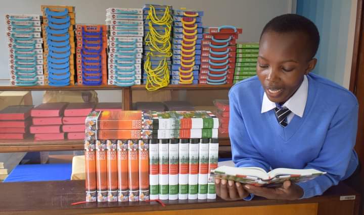 BibleSocietyKen's tweet photo. We have such a wide variety of Bibles to choose from! Visit our shops and come with a huge basket because you might get tempted to go home with all of them😊 or shop online on https://t.co/bnsB6MzHCJ
#Bible #Biblesocietyofkenya #Ourlanguages #Word #FridayFeeling #fridayvibes https://t.co/TJARmRy4JP