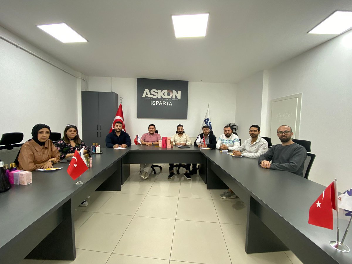 gencaskonisprta's tweet photo. Kozmetik sektöründe iş birliğine imza atmak için Genç Askon Antalya Başkanı Sayın Mustafa Ersöz’ü ve Yönetimini Teşkilat Binamızda Ağırladık. Verimli geçen görüşmelerimize ilaveten ise Isparta Askon İl Başkanı Sayın Mücahit Ramazan Baygün’ü ziyaret ettik. https://t.co/reLrfm3AUE