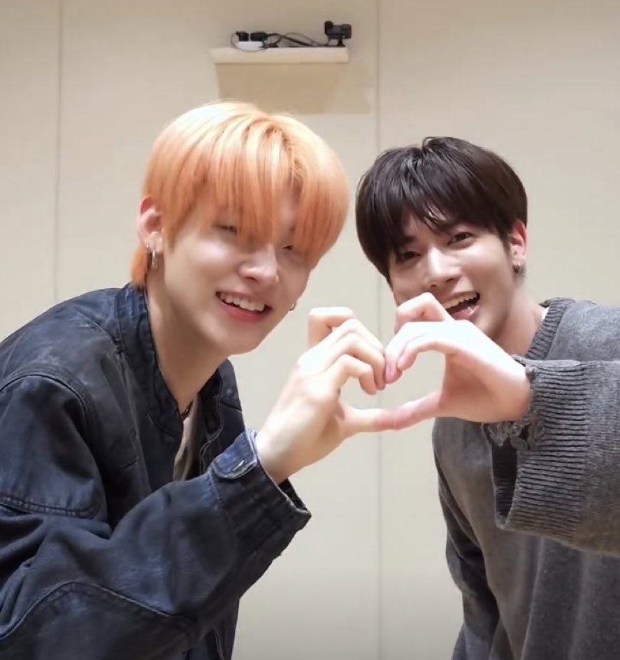 ᯓ✦ hols tweet media