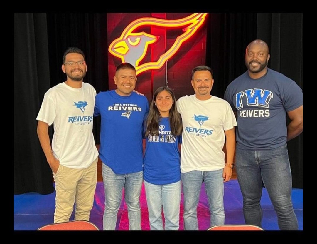gfgafo8's tweet image. " What we instill in our children will be the foundation upon which they build their future."Steve Maraboli~ I can never say THANK YOU enough to Ayianna's Highschool Coaches for encouraging her to do her best &amp;amp; reach her goals! @EdwardXC1099 @HCISD_Athletics  #CSND