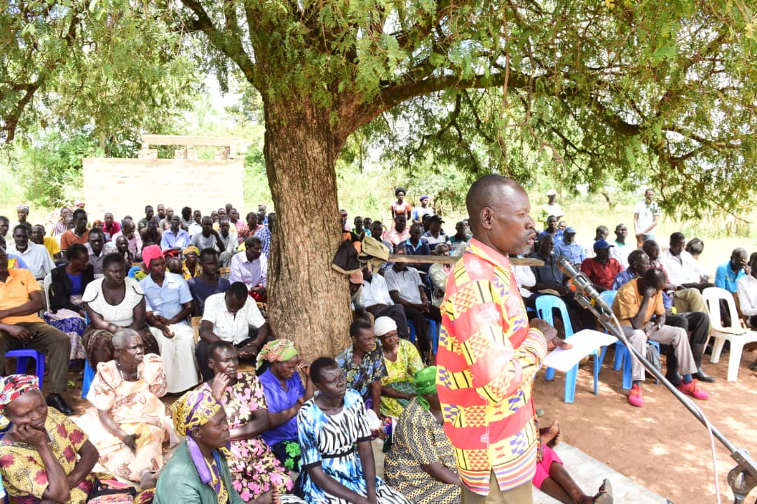 jessica_alupo's tweet photo. This morning,I held a meeting with communities of Getom and,the @Ugandawildlife for a solution over continued concerns of wildlife animals killing sheep and goats in the community.
I appreciate the locals for appreciating the value of wildlife and tourism,inspite of the setbacks. https://t.co/YyeFkPcyWv
